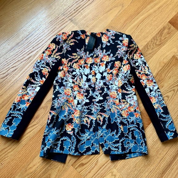 COPY - BCBGMAXAZRIA🌻🌸🌺FLORAL JACKET - Picture 3 of 5
